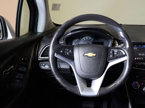 Used 2018 Chevrolet Trax LT w/ LT Convenience Package AWD/4WD image 13