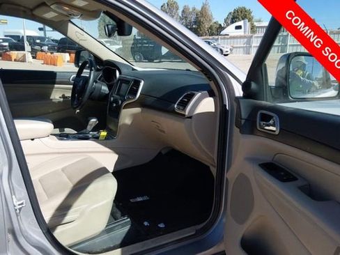 Used 2017 Jeep Grand Cherokee Laredo w/ Quick Order Package 23E AWD/4WD image 5