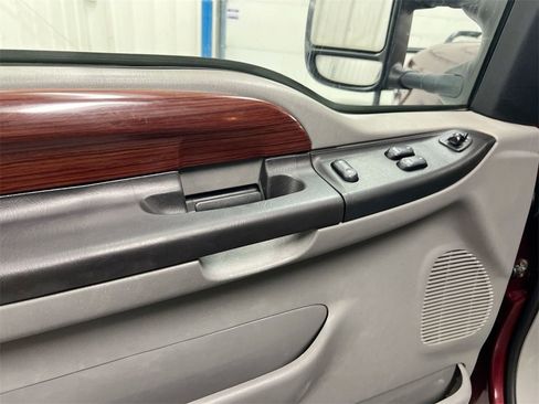 Used 2005 Ford F250 Lariat image 19