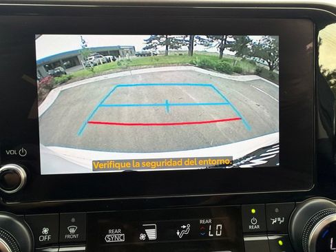 Used 2024 Toyota Highlander LE AWD/4WD image 34