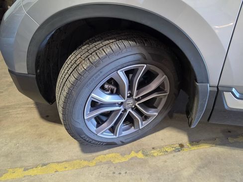 Used 2020 Honda CR-V Touring image 3