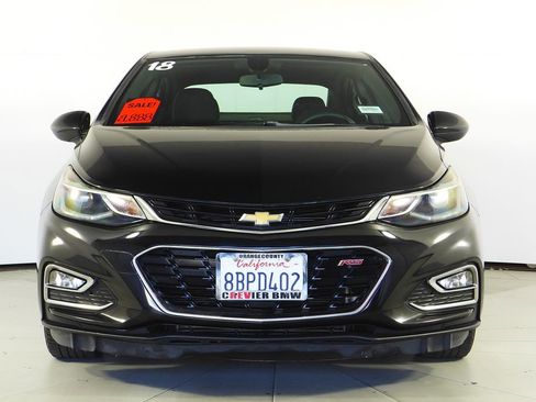 Used 2018 Chevrolet Cruze LT w/ Convenience Package image 3