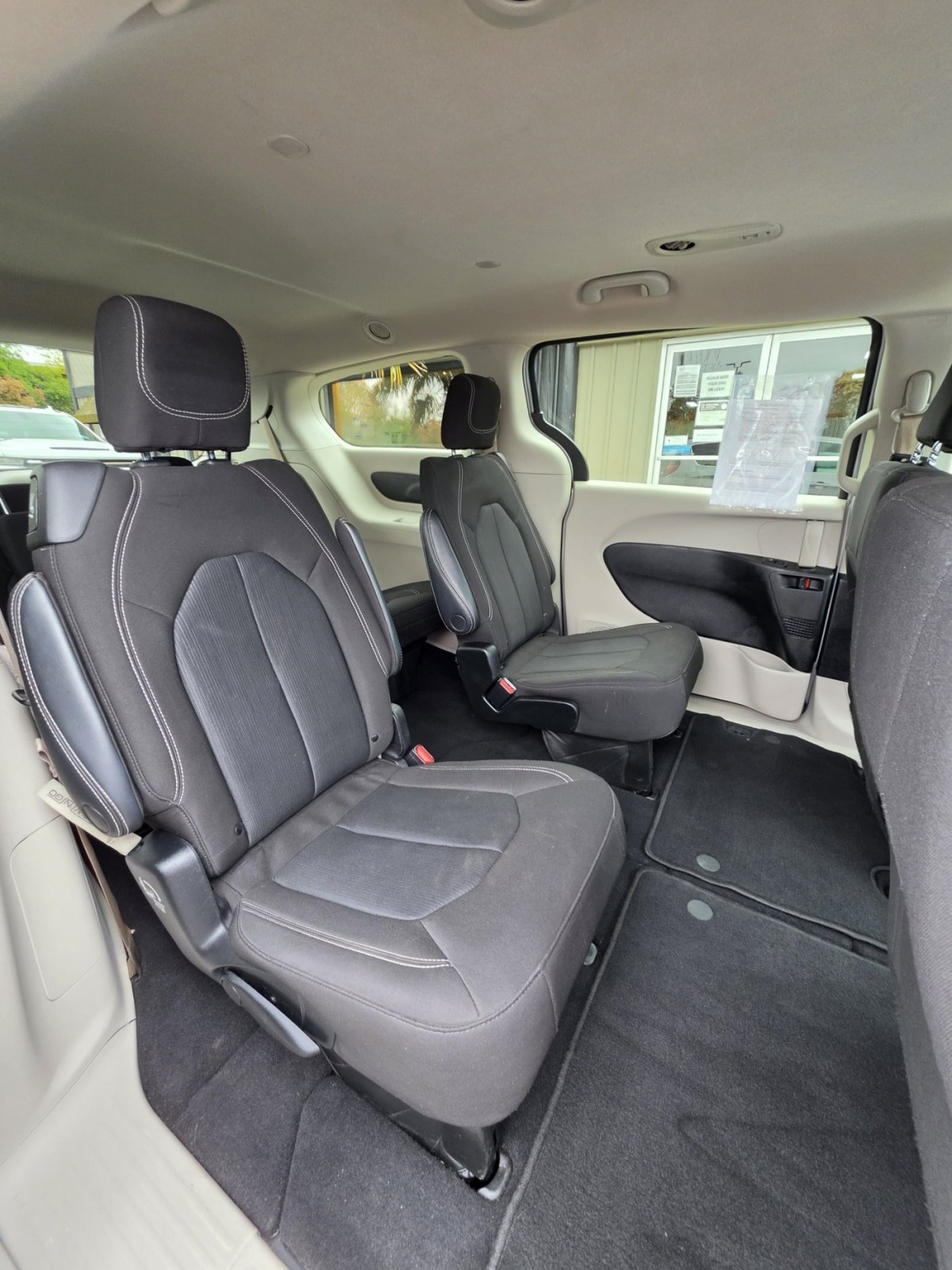 Used 2022 Chrysler Voyager LX FWD image 12