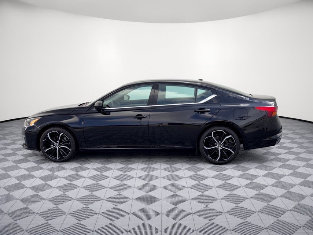 Used 2025 Nissan Altima 2.5 SR FWD image 2