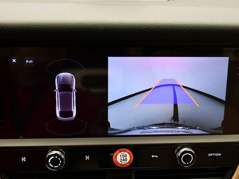 Certified 2025 Porsche Macan AWD/4WD image 31