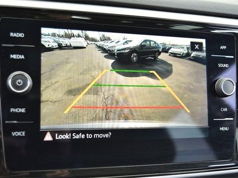 Certified 2022 Volkswagen Atlas SE image 11