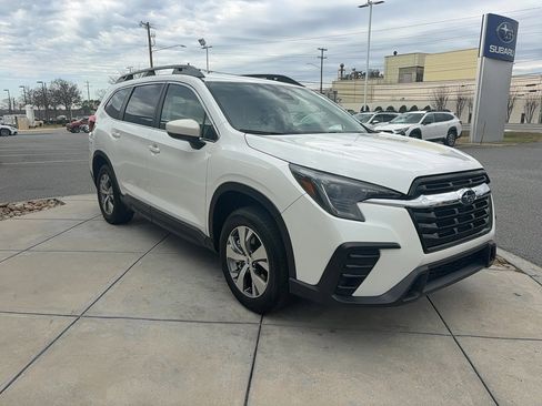 Used 2024 Subaru Ascent Premium w/ Convenience Package image 4