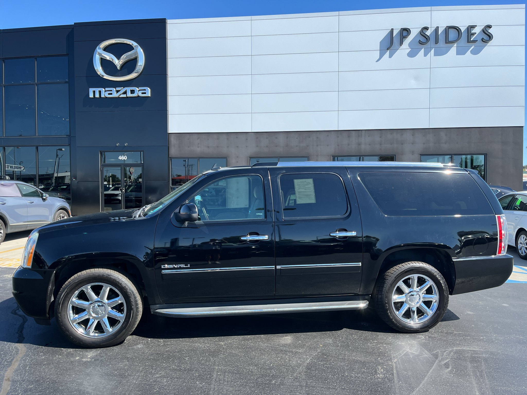 Used 2013 GMC Yukon XL Denali AWD/4WD image 2