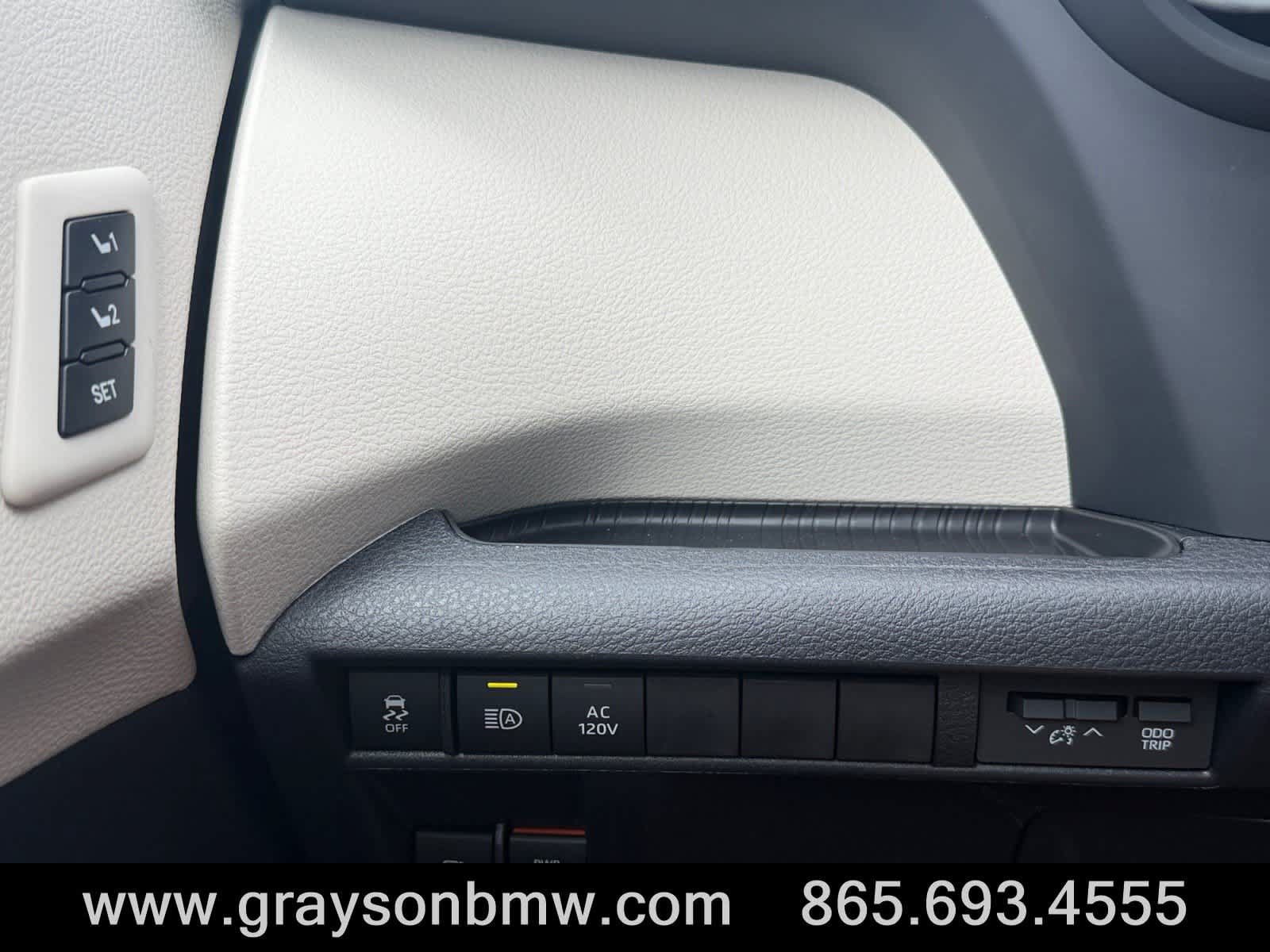Used 2026 Toyota Sienna Limited AWD/4WD image 27