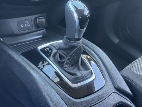 Used 2022 Nissan Rogue Sport SV AWD/4WD image 12
