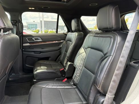 Used 2018 Ford Explorer Platinum AWD/4WD image 17