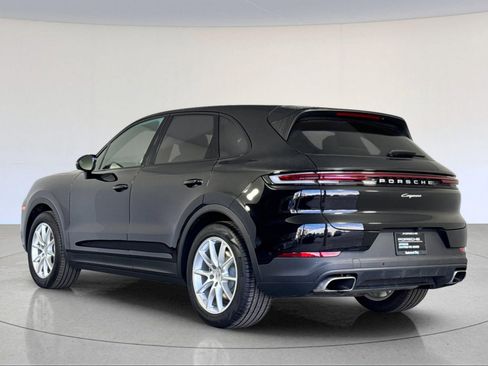 Certified 2025 Porsche Cayenne image 3