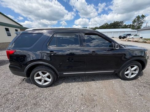 Used 2017 Ford Explorer XLT AWD/4WD image 4