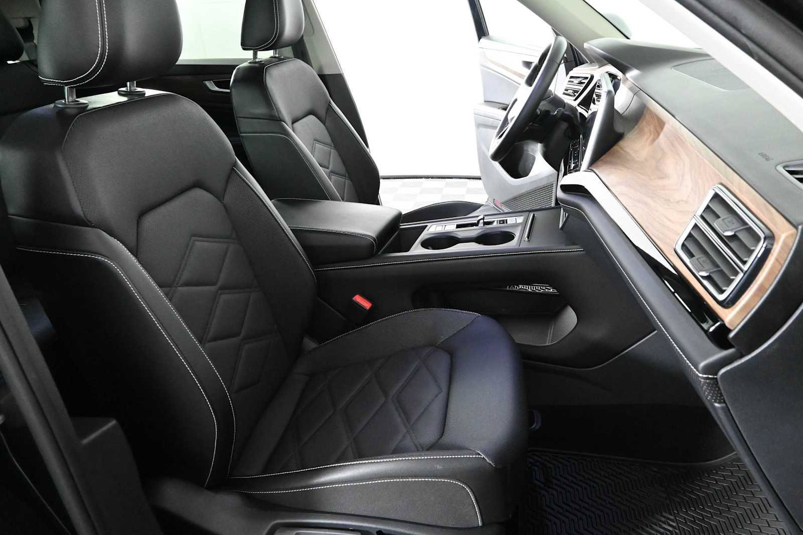 Certified 2024 Volkswagen Atlas SE FWD image 10