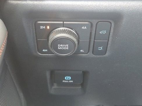 Used 2025 Ford Expedition Active AWD/4WD image 30