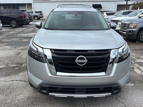 Used 2025 Nissan Pathfinder SL w/ SL Premium Package FWD image 2