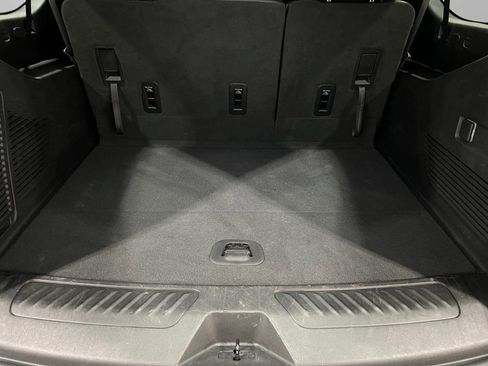 Used 2023 GMC Yukon XL SLT image 5