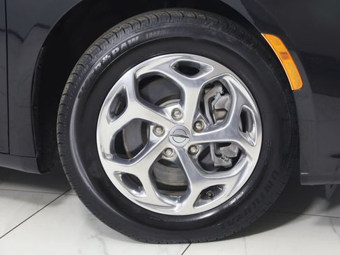 Used 2021 Chrysler Pacifica Limited AWD/4WD image 19