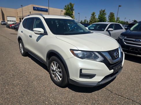 Used 2017 Nissan Rogue SV AWD/4WD image 16