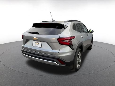 Used 2025 Chevrolet Trax LT FWD image 15