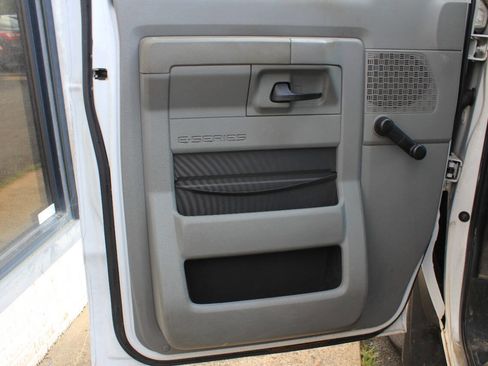 Used 2012 Ford E-250 and Econoline 250 image 12