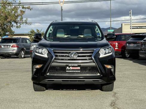 Used 2017 Lexus GX 460 image 2