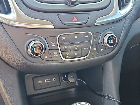Used 2019 Chevrolet Equinox LT w/ Driver Convenience Package FWD image 30