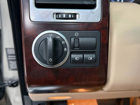 Used 2011 Land Rover Range Rover HSE LUX image 25