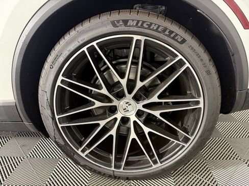 New 2025 Porsche Macan 4S Electric image 12