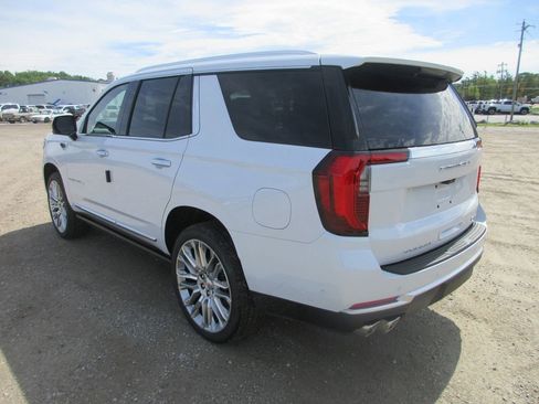 New 2026 GMC Yukon Denali w/ Denali Reserve Package AWD/4WD image 6