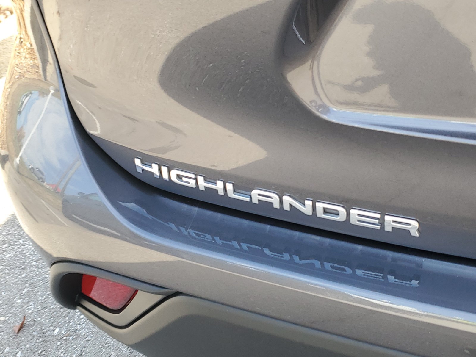 Used 2022 Toyota Highlander XLE AWD/4WD image 7