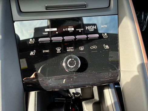 New 2026 Porsche Macan 4 Electric image 17