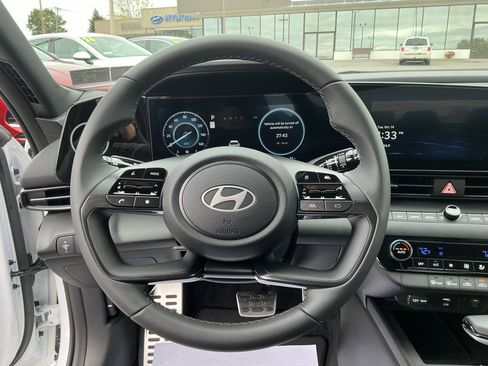 New 2025 Hyundai Elantra SEL image 18