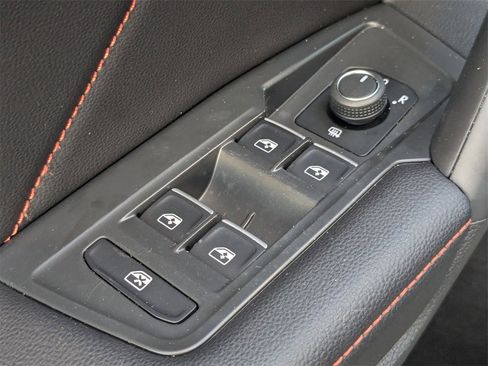 Used 2024 Volkswagen Tiguan SE image 15