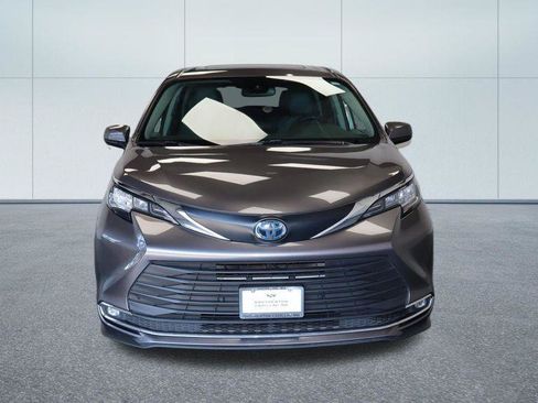 Used 2022 Toyota Sienna XLE AWD/4WD image 11