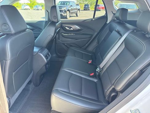 Used 2024 GMC Terrain SLT AWD/4WD image 7