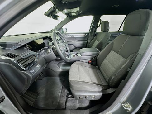 Used 2025 GMC Acadia Elevation image 13