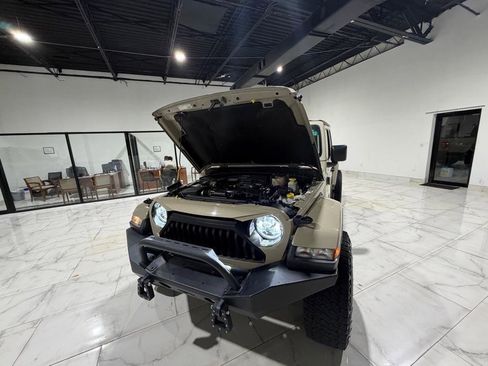 Used 2020 Jeep Gladiator Overland w/ Popular Equipment Package AWD/4WD image 5