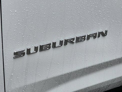 Used 2021 Chevrolet Suburban LT RWD image 34