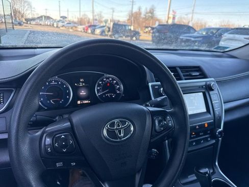 Used 2017 Toyota Camry LE image 17