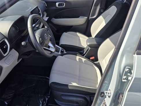 Certified 2025 Hyundai Venue SEL image 11