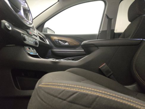 Used 2020 GMC Terrain SLE FWD image 17