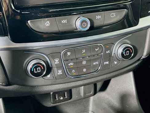 Used 2022 Chevrolet Traverse LT FWD image 20