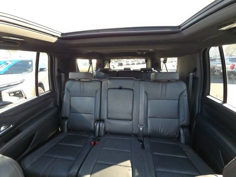 Used 2023 Chevrolet Suburban RST w/ Luxury Package image 28