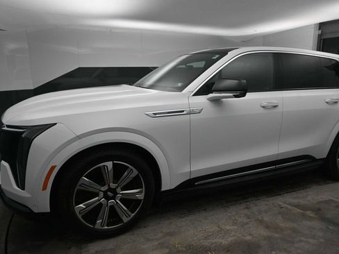 New 2025 Cadillac Escalade IQ Luxury 2 image 4