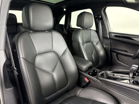 Certified 2024 Porsche Macan AWD/4WD image 24