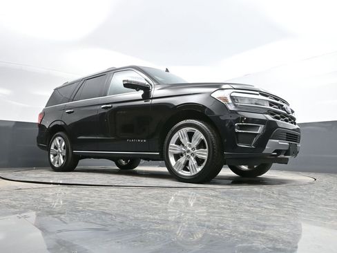 Used 2024 Ford Expedition Platinum image 34