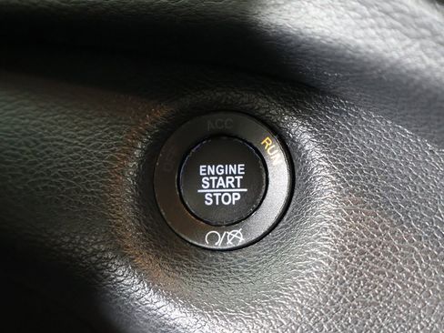 Used 2019 Jeep Cherokee Trailhawk w/ Cold Weather Group image 38