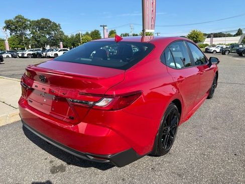 Used 2025 Toyota Camry SE FWD image 4