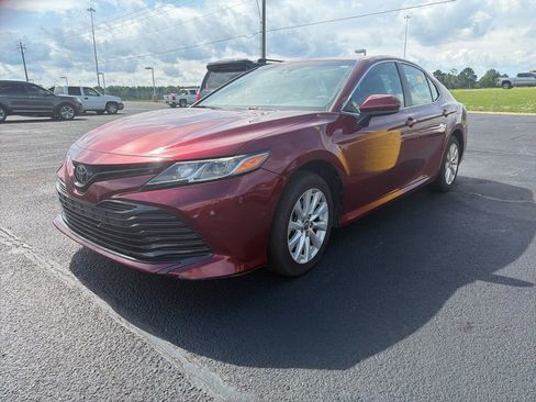 Used 2019 Toyota Camry LE FWD image 1